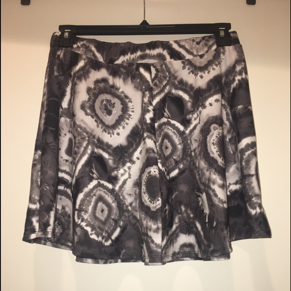 ♦️NWT♦️Black & White Tye-Dyed Skater Skirt - Picture 3 of 3